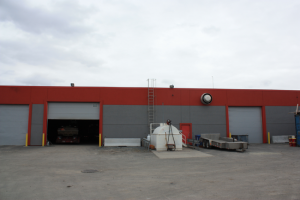 garage gris et orange