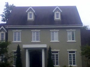 maison grise en acrylique