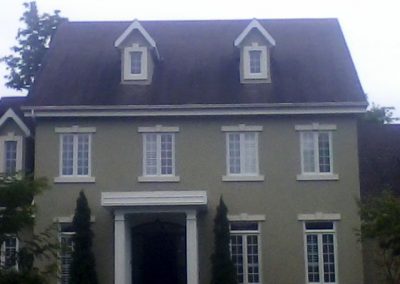 maison grise en acrylique